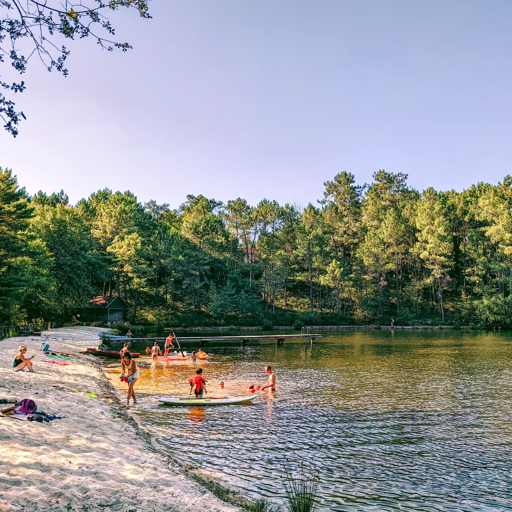 baignade naturelle en lac en dordogne
