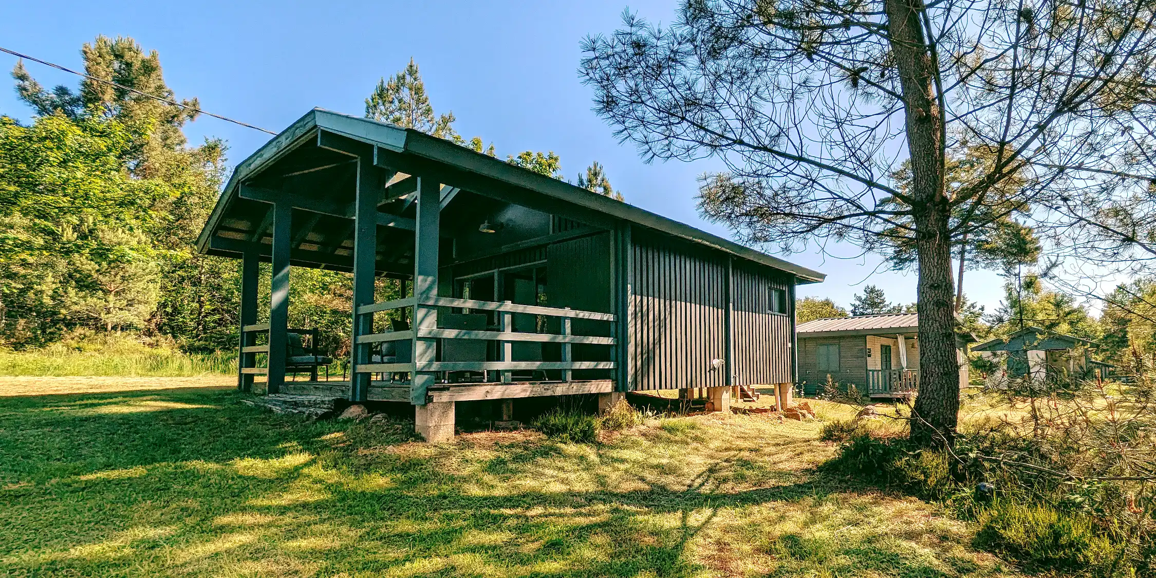 chalet avec terrasse spacieuse à Parenthèses imaginaires en Dordogne