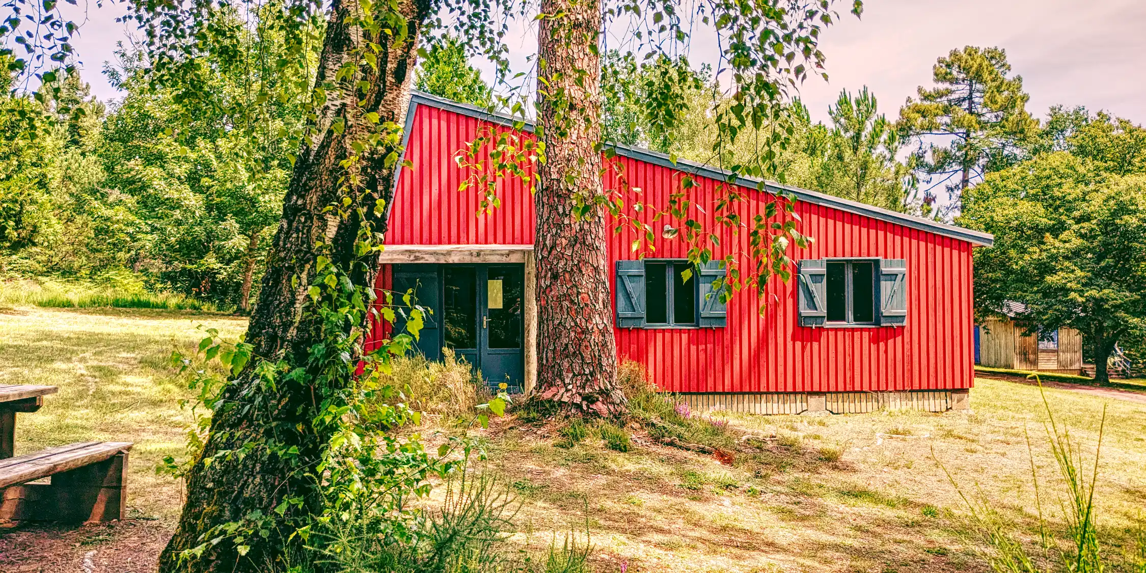 Grand gîte 8 personnes et un bébé dans le camping de Parenthèses imaginaires en Dordogne