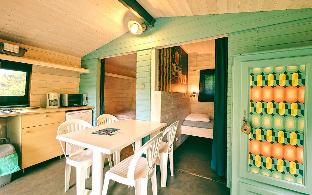 intérieur du petit lodge pour 4 personnes